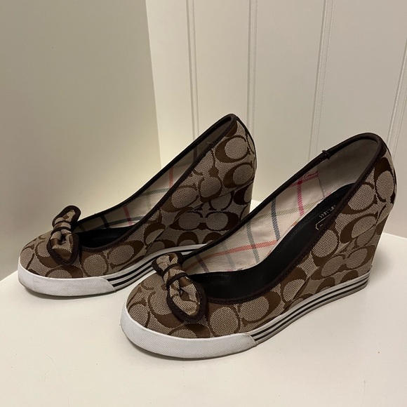 Coach wedges Size 6.5 - Picture 3 of 3